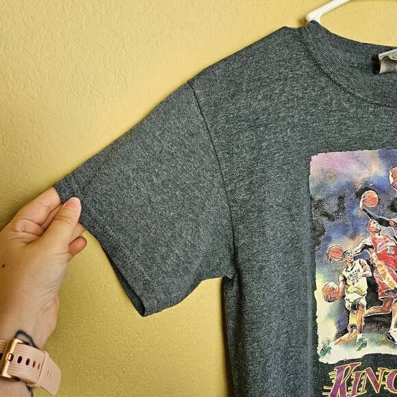 LeBron James T-shirt  - Picture 4 of 8